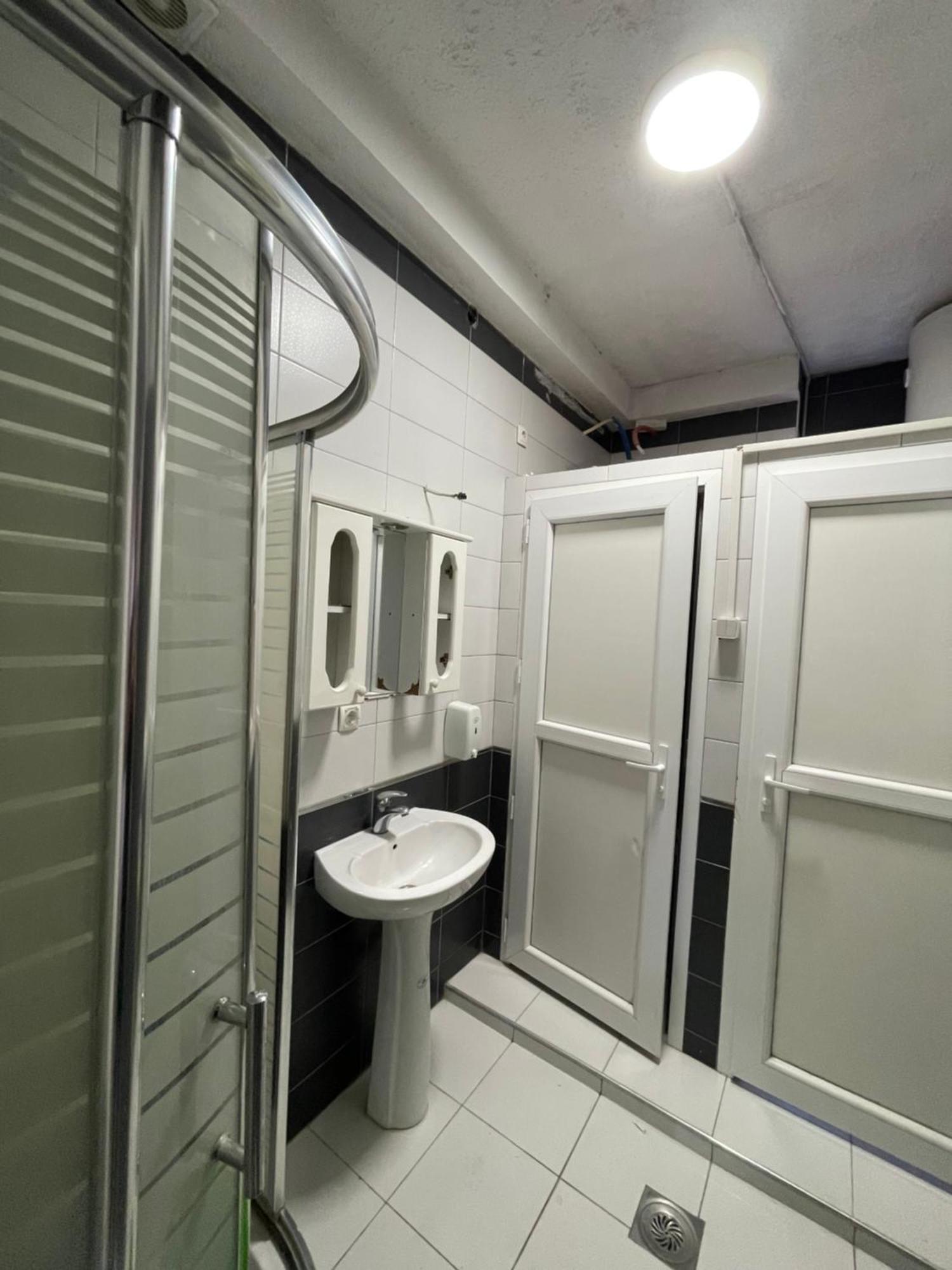 Newborn Comfort Hostel The Biggest Hostel Of Town With Best Location Pristina Exterior photo