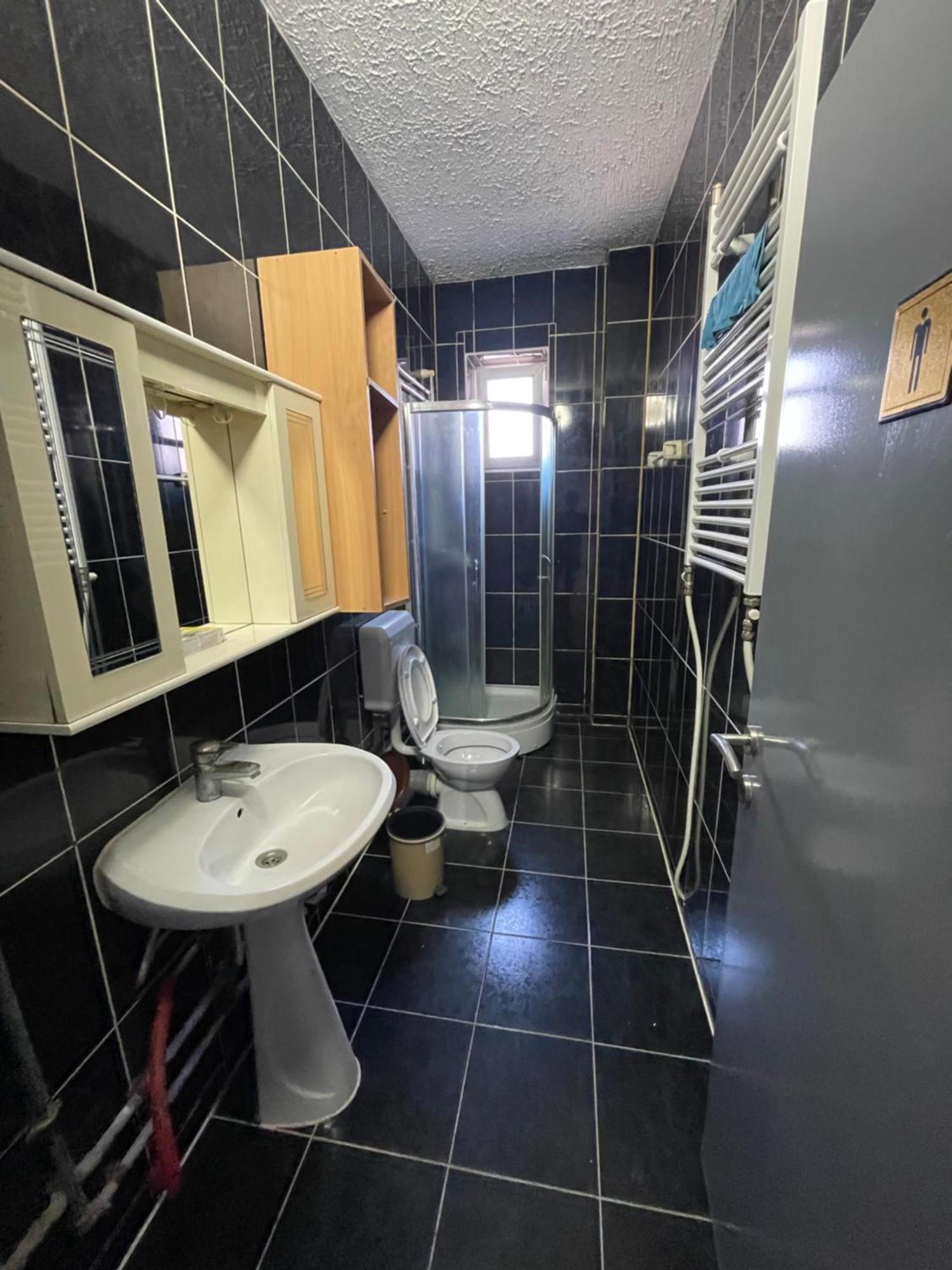 Newborn Comfort Hostel The Biggest Hostel Of Town With Best Location Pristina Exterior photo