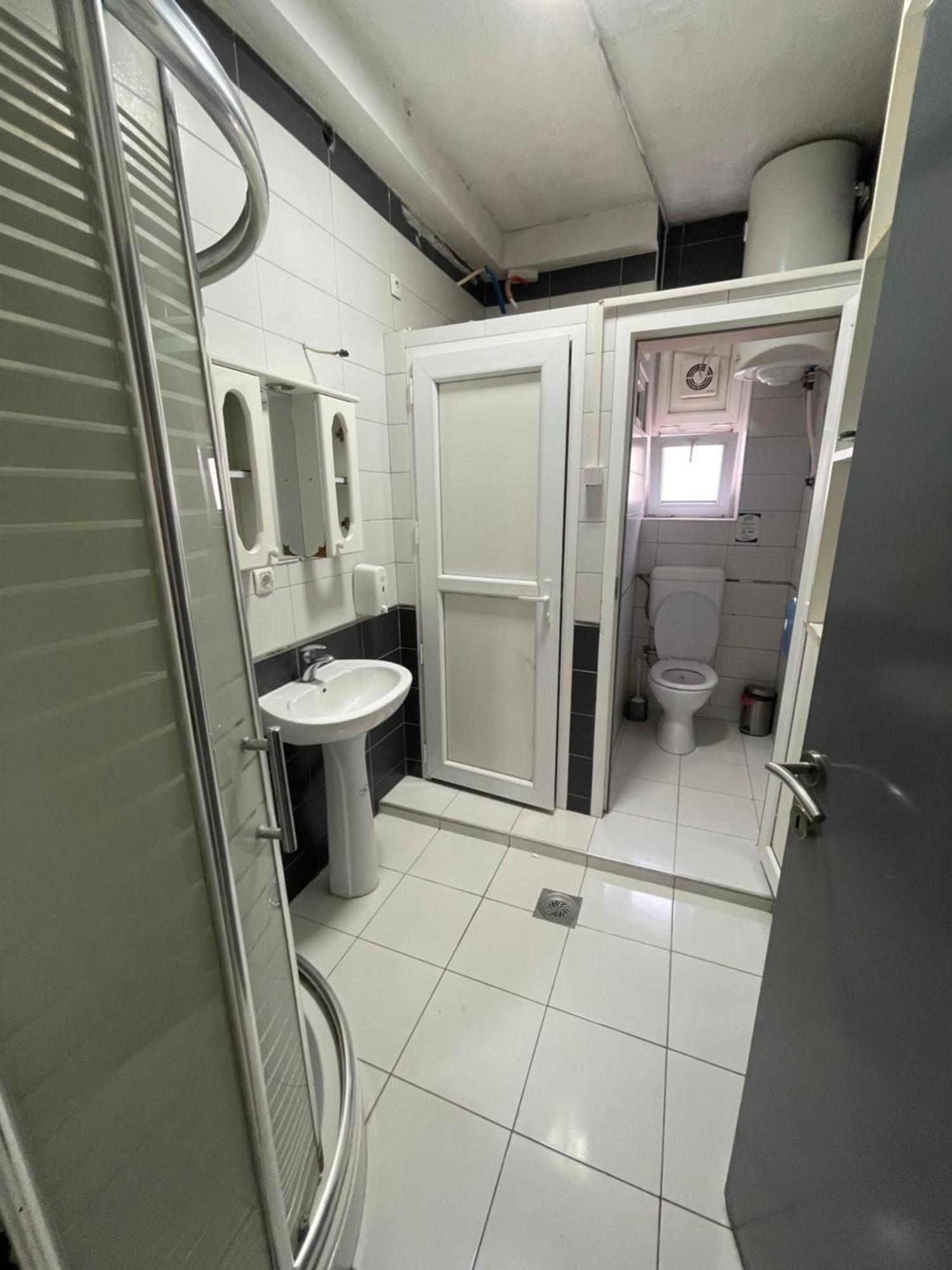 Newborn Comfort Hostel The Biggest Hostel Of Town With Best Location Pristina Exterior photo